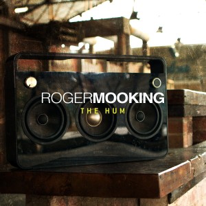 收聽Roger Mooking的The Hum歌詞歌曲