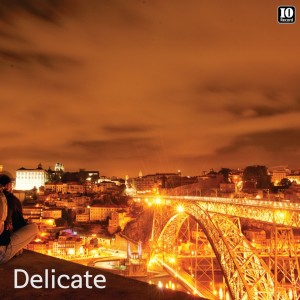 收聽Delicate的Hold Me Now歌詞歌曲
