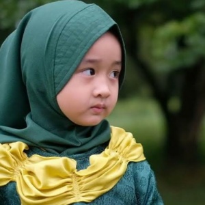 ดาวน์โหลดและฟังเพลง Doak พร้อมเนื้อเพลงจาก Aishwa Nahla Karnadi