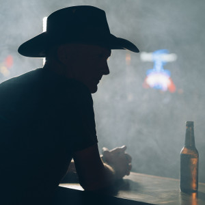 ดาวน์โหลดและฟังเพลง Breakin' in a Broken Heart พร้อมเนื้อเพลงจาก Kevin Fowler