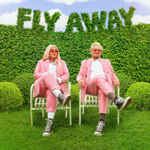 收聽Tones and I的Fly Away歌詞歌曲