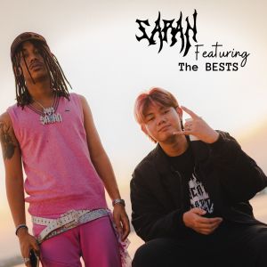 Dengarkan lagu ปีใหม่ปีนี้ nyanyian SARAN dengan lirik