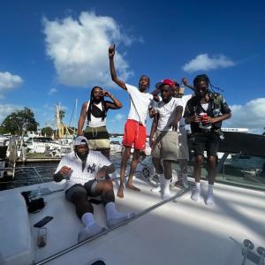 default playlist img