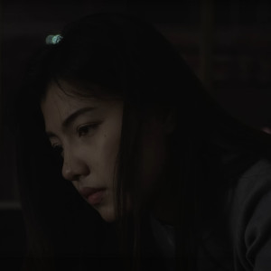Listen to ฉันรอเธออยู่ song with lyrics from Chettha