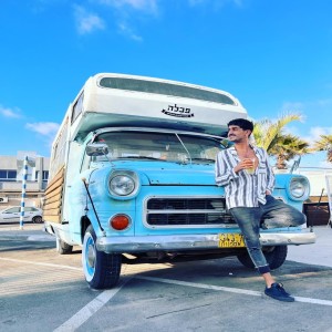 ดาวน์โหลดและฟังเพลง המענטזת พร้อมเนื้อเพลงจาก אודי צברי