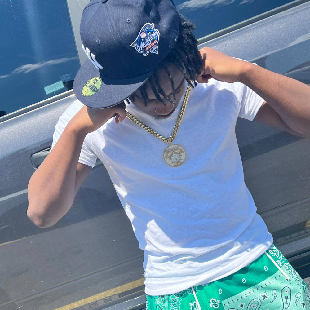 DLow Flow (feat. Yxng Quellz) (Explicit)