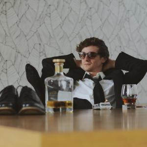 ดาวน์โหลดและฟังเพลง Take the Load Off พร้อมเนื้อเพลงจาก Monkeys