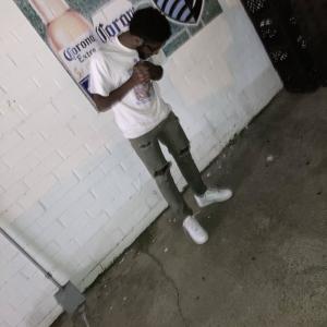 GrindHard Greasy的專輯Slide For Me (feat. Royce J)