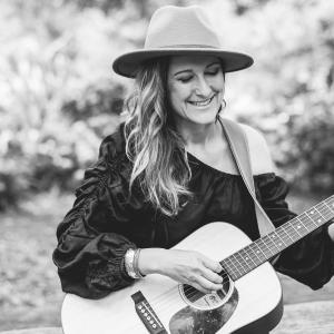 收聽Renee Cosio的Tomorrow's Troubles (feat. Neil Watson, Raylee Bradfield & Ben King)歌詞歌曲