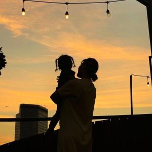 ดาวน์โหลดและฟังเพลง Pantai พร้อมเนื้อเพลงจาก Rizal