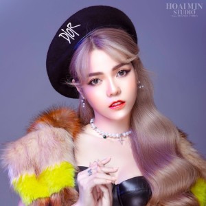 Listen to Lạy Phật con đã trở về #1 song with lyrics from Phuong Nghi