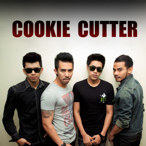 ดาวน์โหลดและฟังเพลง สุดท้าย...ได้แค่รัก พร้อมเนื้อเพลงจาก Cookie Cutter