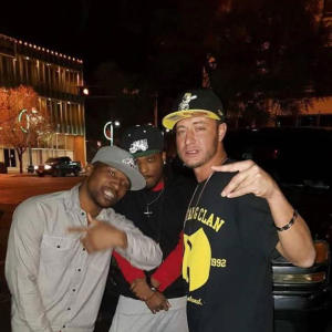 收聽Eddie Pounds的Chokehold (feat. Sims) (Explicit)歌詞歌曲