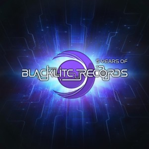 ดาวน์โหลดและฟังเพลง Decadance (Original Mix) พร้อมเนื้อเพลงจาก Dickster