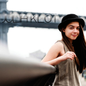 ดาวน์โหลดและฟังเพลง Apologies พร้อมเนื้อเพลงจาก Julia Klot