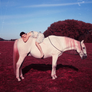 ดาวน์โหลดและฟังเพลง Parachute พร้อมเนื้อเพลงจาก Dési Ducrot