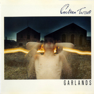 Dengarkan Blood Bitch lagu dari Cocteau twins dengan lirik