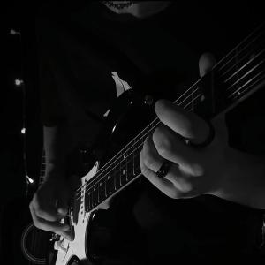Dengarkan lagu хх.20.2022 nyanyian APOGEE dengan lirik