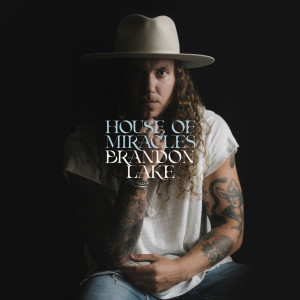 Dengarkan lagu Gratitude nyanyian Brandon Lake dengan lirik