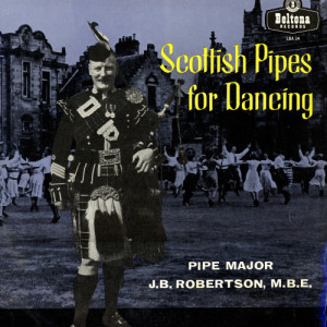 ดาวน์โหลดและฟังเพลง Highland Fling: Deil in the kitchen; Balmoral Castle พร้อมเนื้อเพลงจาก Pipe Major J.B. Robertson MBE