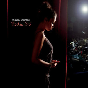收聽Mayra Andrade的Stória, Stória... (Live)歌詞歌曲