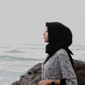 收聽Irta Amalia的Cinta Itu Buta歌詞歌曲