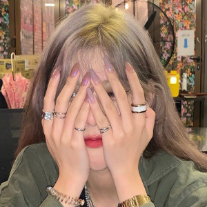 Listen to Walking In the Sun (抖音原版) song with lyrics from 玖月