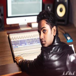 Dengarkan I'm Not Alone (I'm Not Alone - Radio Edit) lagu dari Prabhu Pammi dengan lirik