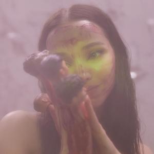 ดาวน์โหลดและฟังเพลง Breakfast พร้อมเนื้อเพลงจาก Dove Cameron