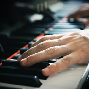 Dengarkan lagu Forgive Me nyanyian Jurrivh dengan lirik