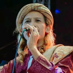 Dengarkan Mari bersholawat lagu dari GANDRUNG NABI dengan lirik