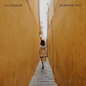 ดาวน์โหลดและฟังเพลง Daydream พร้อมเนื้อเพลงจาก Bernice Tay