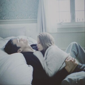 Dengarkan lagu 嫌い nyanyian HITOMIN dengan lirik