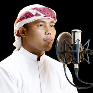 Listen to Surah Al Kahfi song with lyrics from Farid Al Boyani
