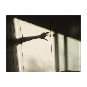 收聽Raul Costafreda的Whispers of Your Shadow歌詞歌曲