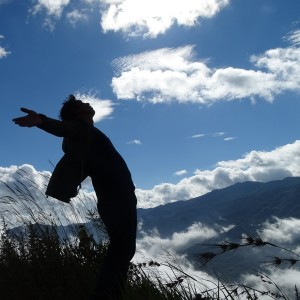 Listen to 牵妈妈的手 (完整版) song with lyrics from 李沙克