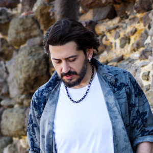 Listen to Kara Gözlüm song with lyrics from Ferit Özkan