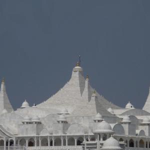 收聽Theo Hirschi的Moola Mantra歌詞歌曲