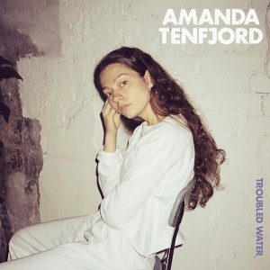 收听Amanda Tenfjord的Troubled Water歌词歌曲