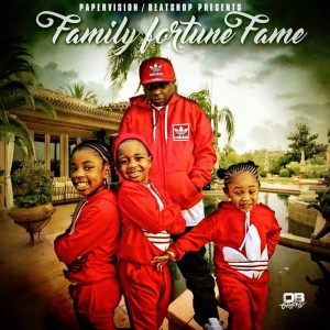 ดาวน์โหลดและฟังเพลง Family พร้อมเนื้อเพลงจาก Paper Pat