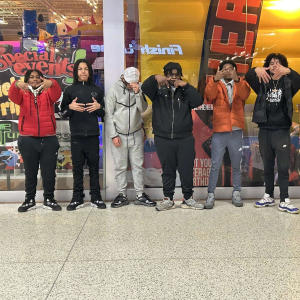 Jrock!的專輯Punch it in (feat. RNO zay & Headhunter) [Explicit]
