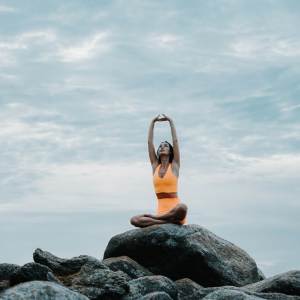 Dengarkan lagu Rainbow After The Rain nyanyian Hyarways dengan lirik