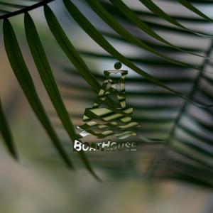 ดาวน์โหลดและฟังเพลง Reality พร้อมเนื้อเพลงจาก Boathouse