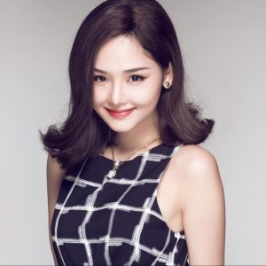 Listen to Quà Cho Anh song with lyrics from Nguyen Van Chung