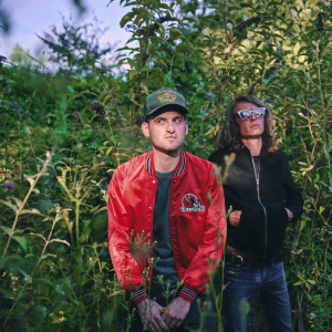 ดาวน์โหลดและฟังเพลง Camouflage พร้อมเนื้อเพลงจาก Alaska Gold Rush
