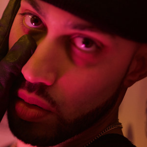 ดาวน์โหลดและฟังเพลง Dystopian พร้อมเนื้อเพลงจาก Amirror