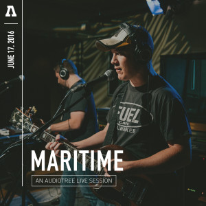 ดาวน์โหลดและฟังเพลง Love You in the Dark (Audiotree Live Version) พร้อมเนื้อเพลงจาก Maritime