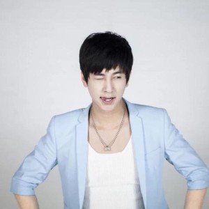 ดาวน์โหลดและฟังเพลง 你會陪著我 พร้อมเนื้อเพลงจาก 李昂