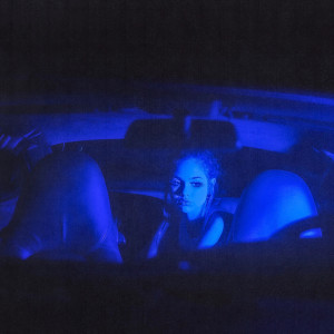 Dengarkan lagu Loner nyanyian Maggie Lindemann dengan lirik