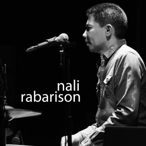 ดาวน์โหลดและฟังเพลง Faniriana พร้อมเนื้อเพลงจาก Nali Rabarison